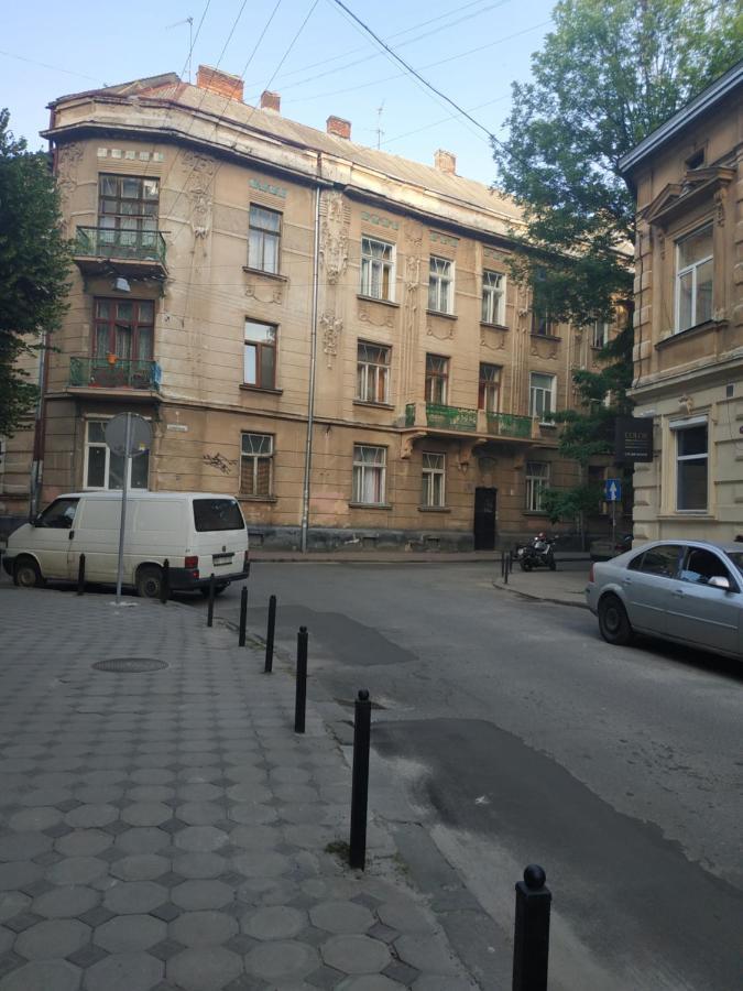 Апартаменты Центр помешкання цілком для друзів та сімї Львов Экстерьер фото